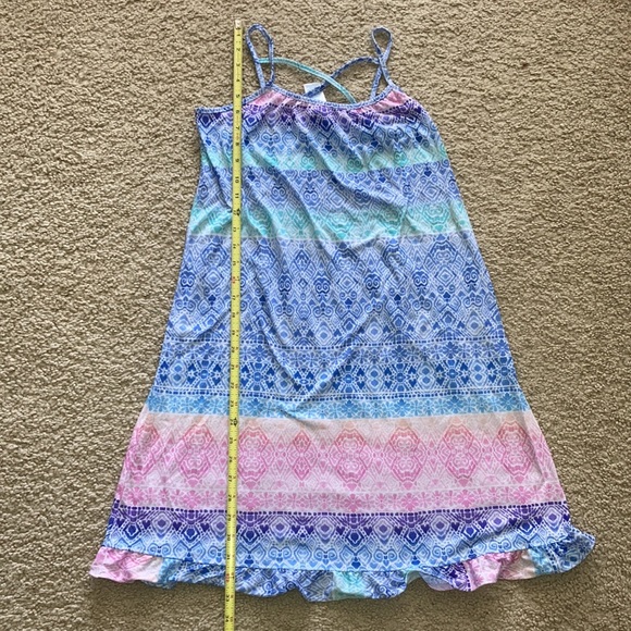 Cute sundress with cris cross straps in the back. - Picture 2 of 4